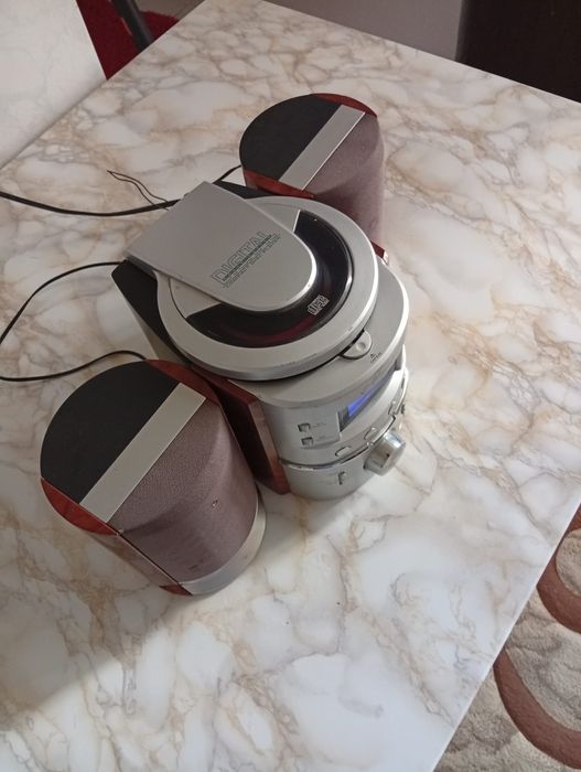 Radio CD maestro funcțional nu știu CD cum funcționează  se probează