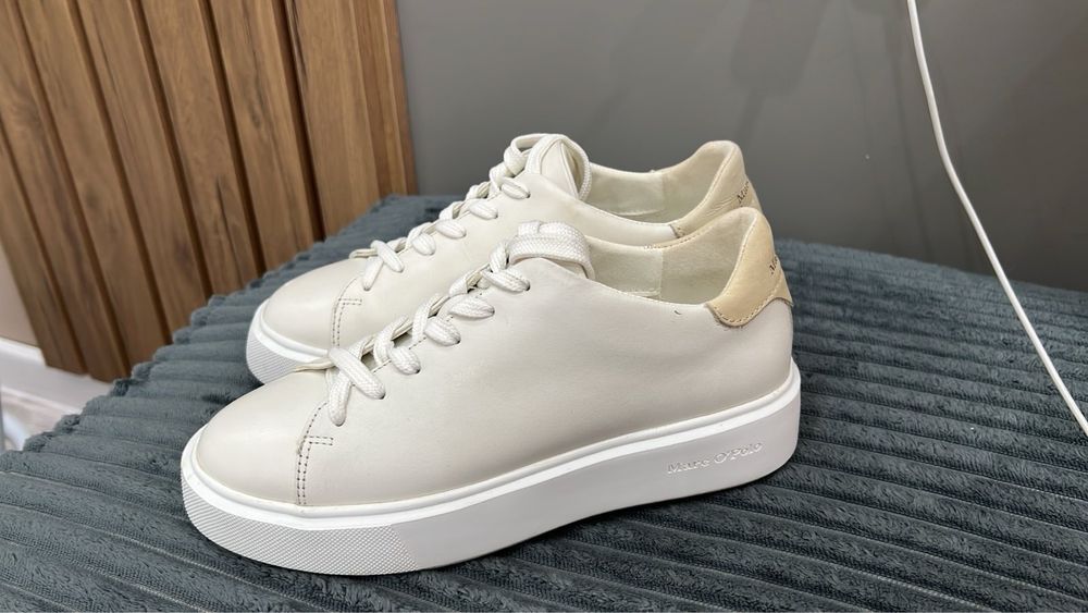 дамски бежови кецове