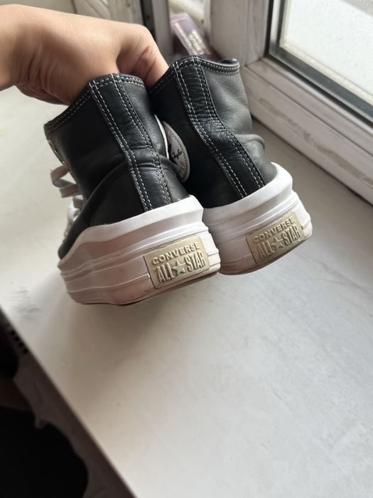 Продам converse. Внутри есть деффект.