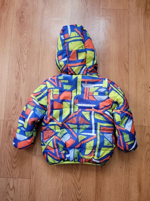Куртка подойдёт на мальчика и на девочку (3-5 лет)