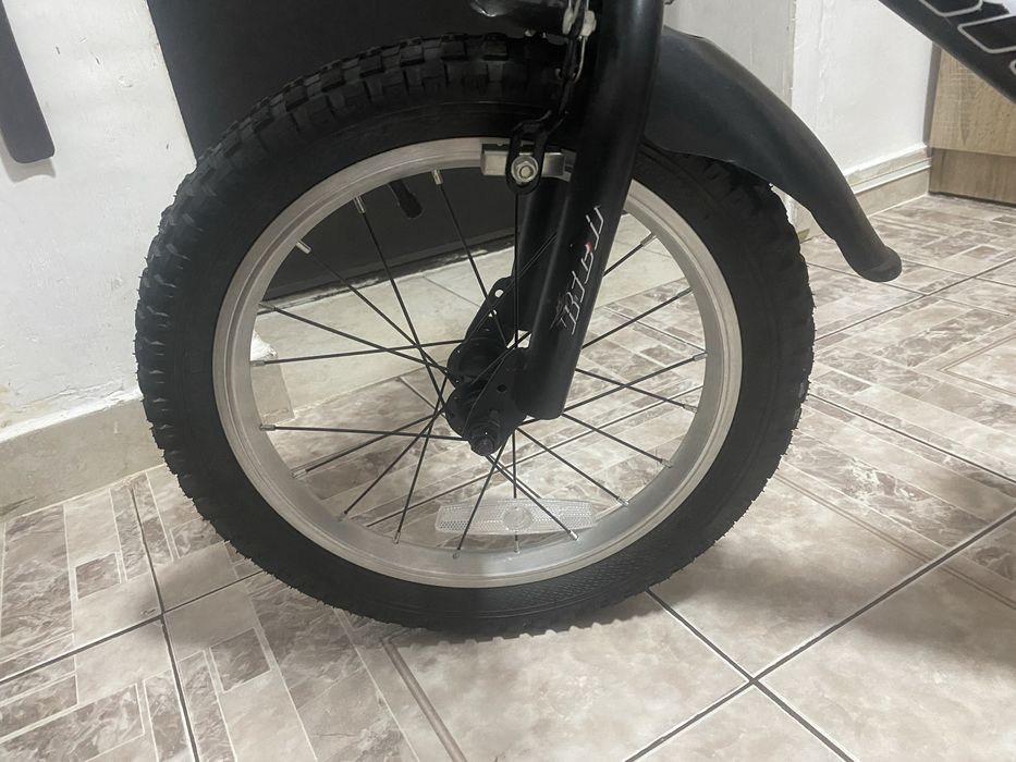 Bicicleta copii aproape noua