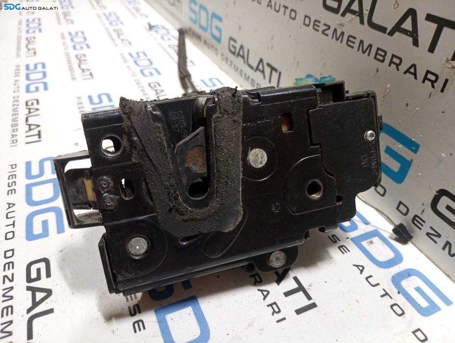 Broasca Incuietoare Usa Portiera Dreapta Fata Volkswagen Transporter T5 2004 - 2010 Cod 3B1837016BR [M4778]