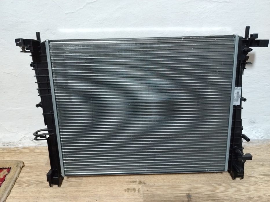 Радиатор охлаждения Лада Рено
