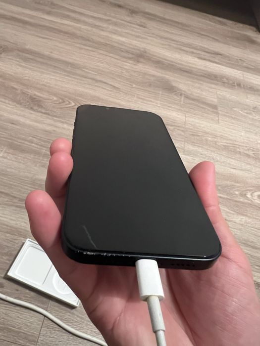 Айфон 13 в хорошем состояние