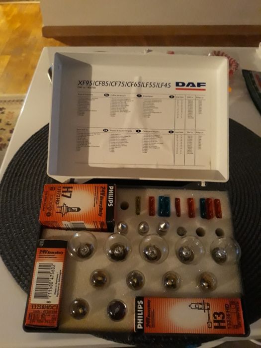 Крушки за камион двадесет и четери волта комплект