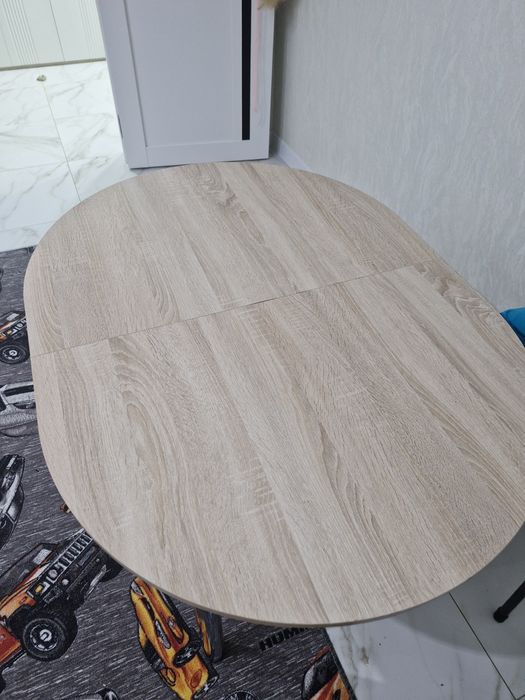 Продам стол и стулья прочные