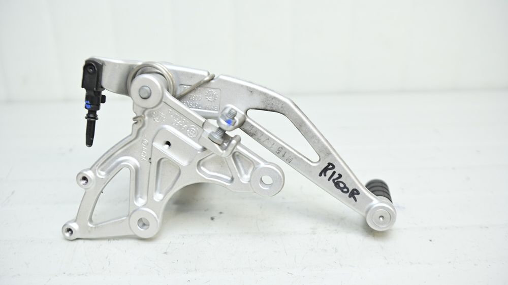 BMW R1200R K27 Suport Scarita Fata Dreapta Cu Pedala Frana