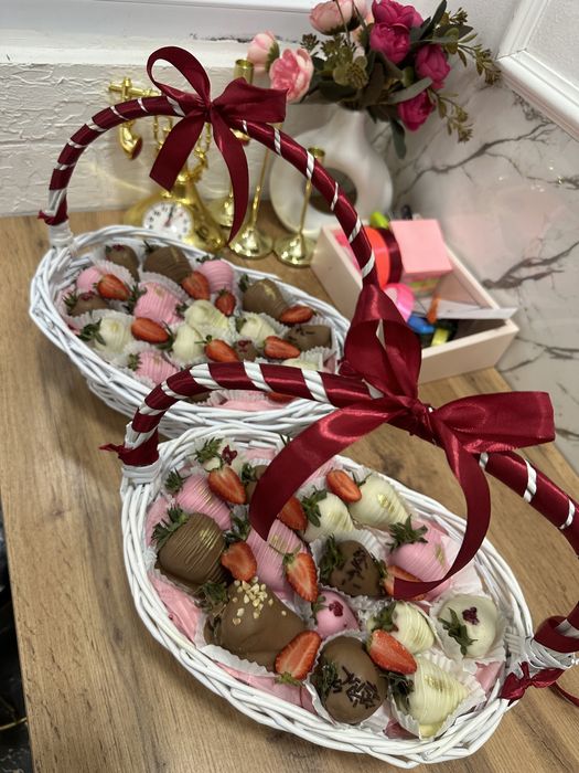 Клубника в шоколаде подарок