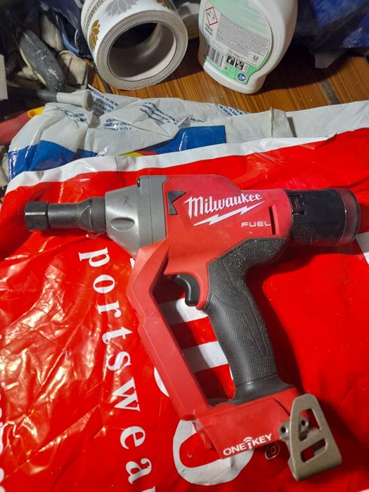 Milwaukee pistol pt nituri tip huck.oneflt