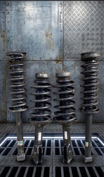 Продам стойки гольф3 в сборе