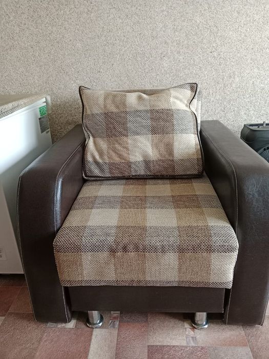 Диван с креслом продам