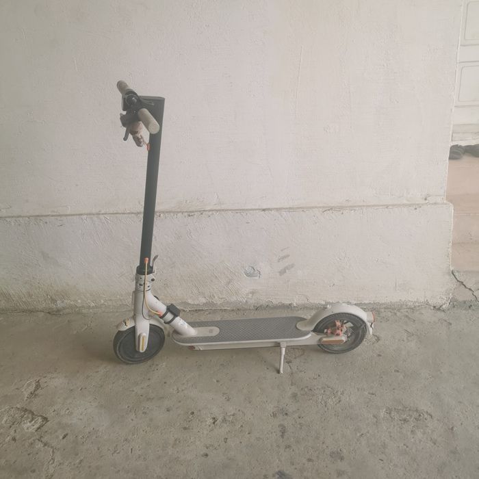 Vând trotineta electrica