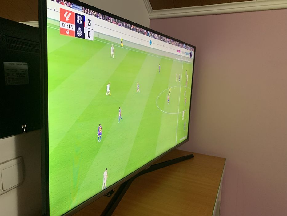 TV Samsung cu diagonala de 40” / 102 cm UHD