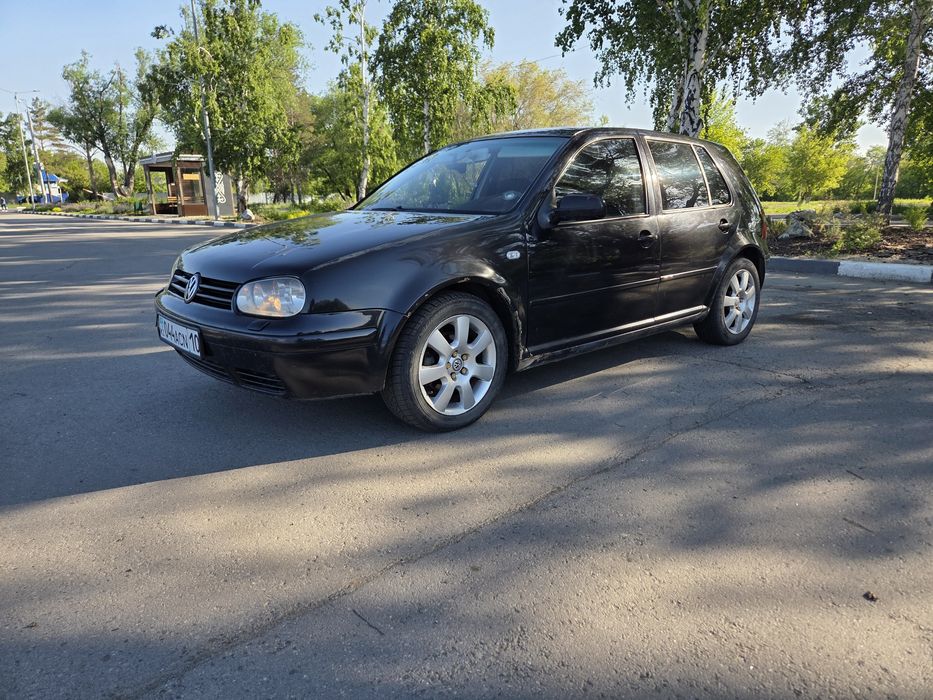 Фольксваген гольф 4 2003 год.