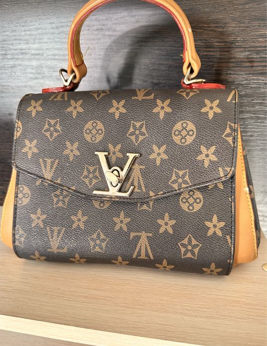 Продам платье,камуфляжный костюм