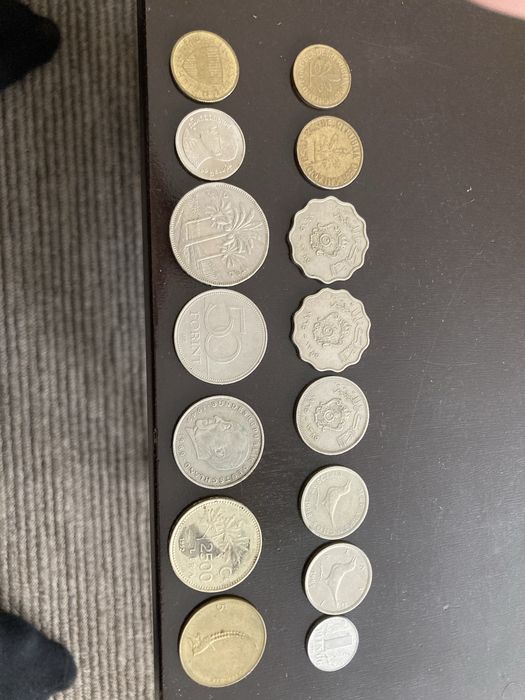 Различни монети в добро запазени състояние