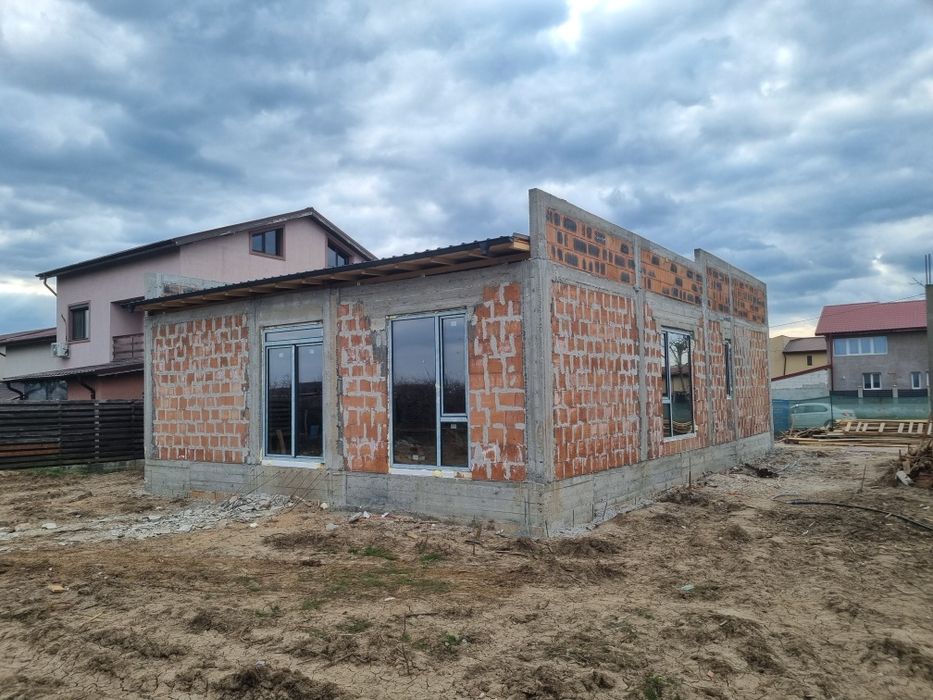 Casă modernă la roșu, parter – Domnești, 500 mp teren.