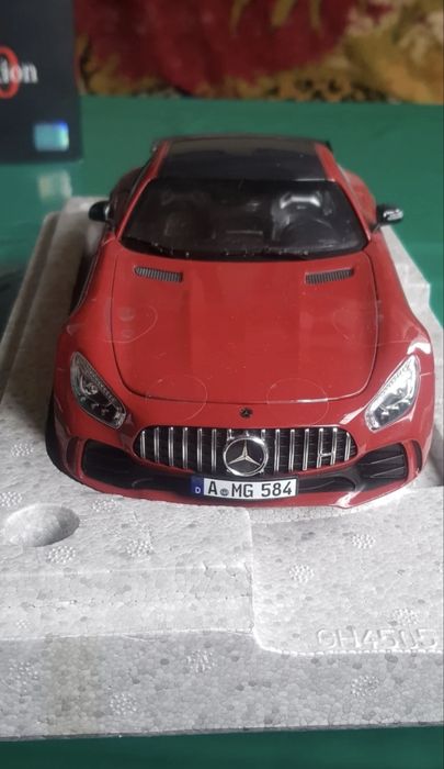 Mercedes AMG GTR 1:18 Norev