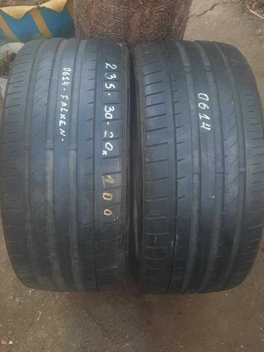 2 Броя Гуми 235/30/20 Falken