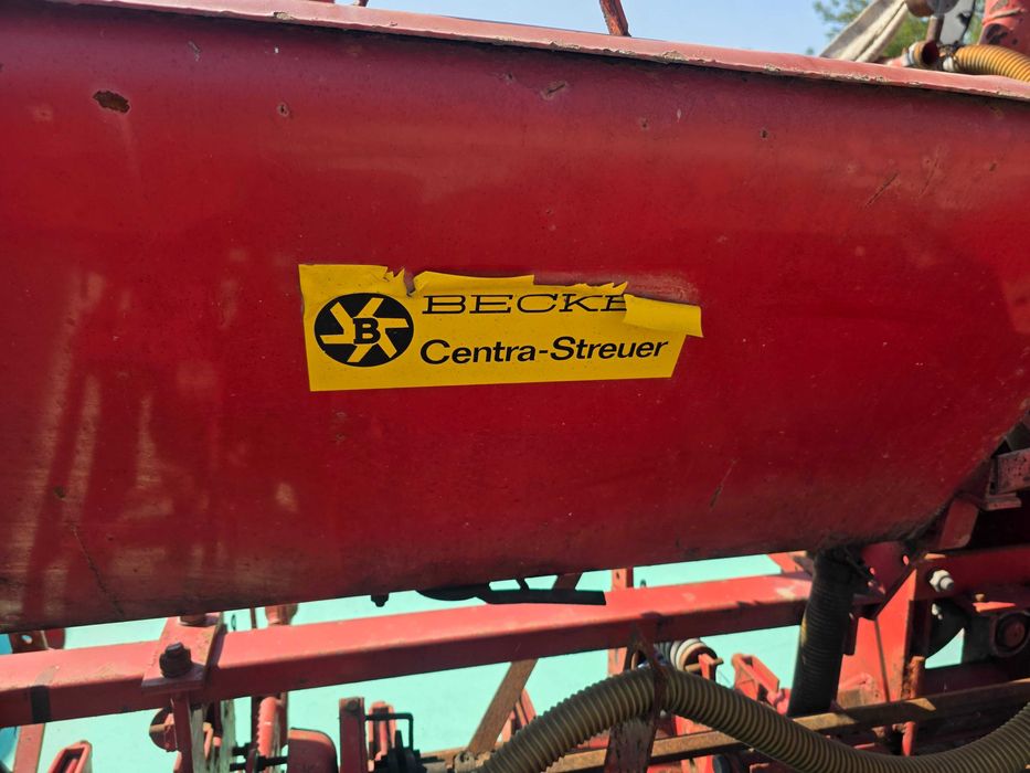 Semănătoare de porumb cu fertilizare 4 rânduri Becker