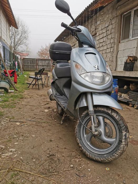 Vând scuter Peugeot