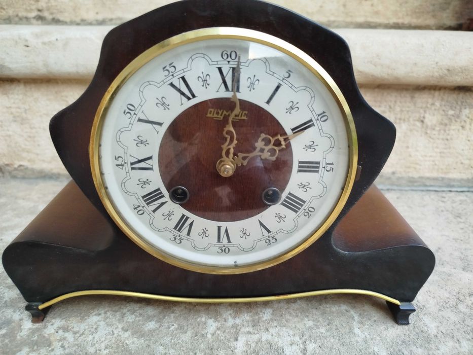 Стар каминен часовник