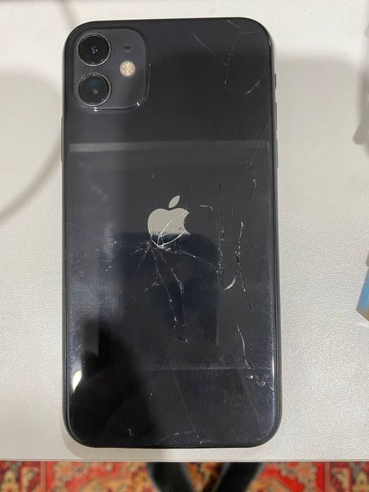 Продам 11 айфон срочно