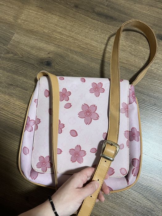 Чанта Louis Vuitton на цветя