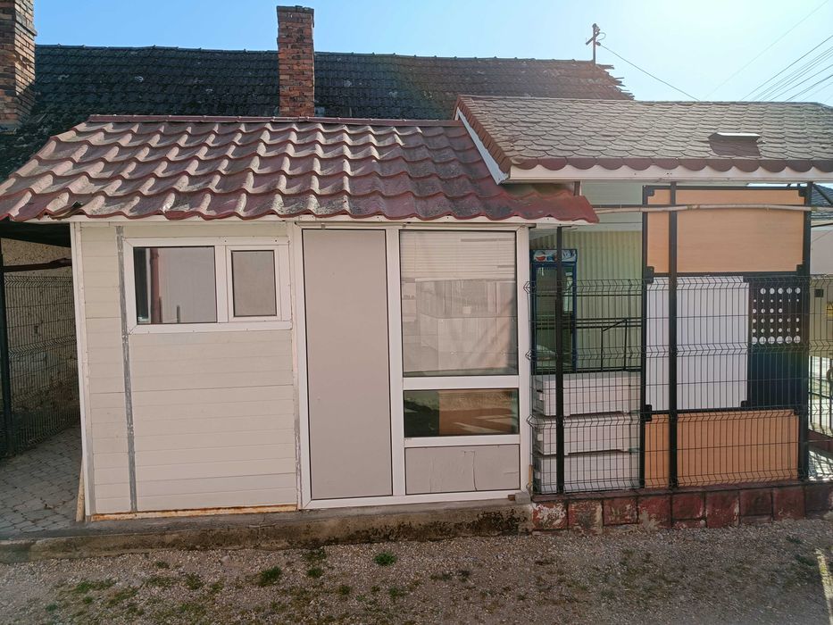 Chioșc + terasă, stradal, lângă cofetărie – de închiriat