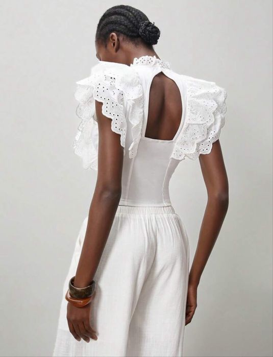 Бяла блуза с бродерия/НОВА/