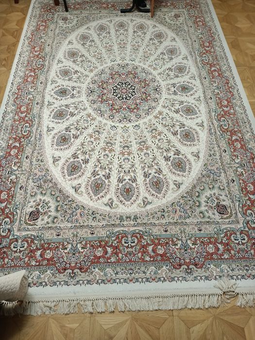 Продам ковёр б у