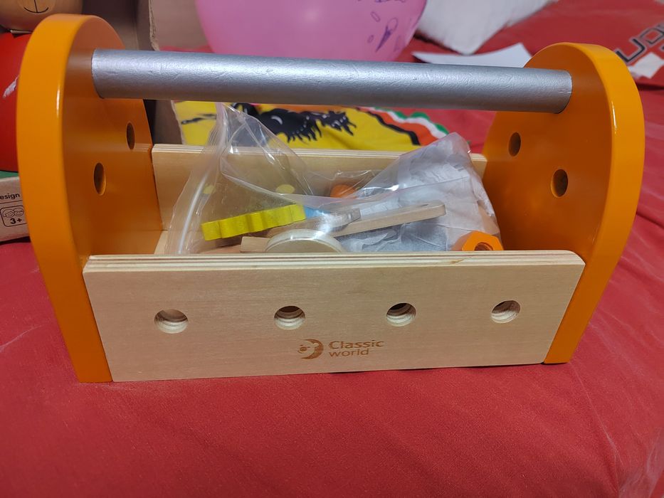 Дървени играчки, работилница с инструмени