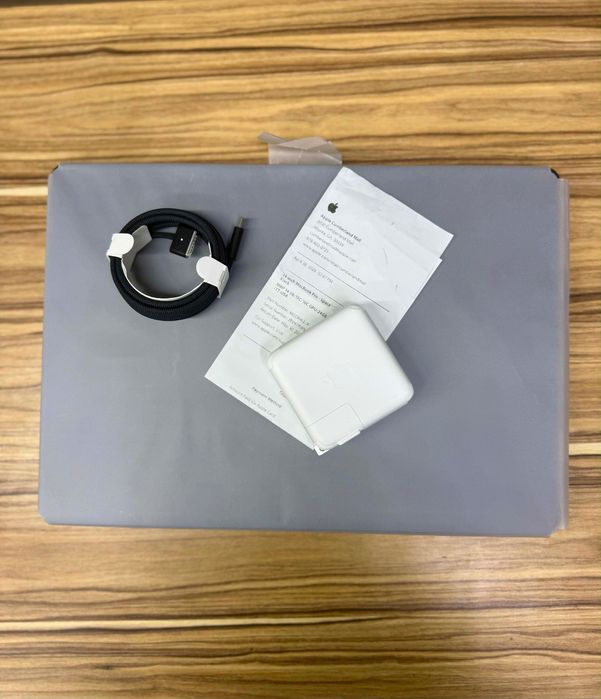 MacBook Pro 14”, 1TB, 24RAM