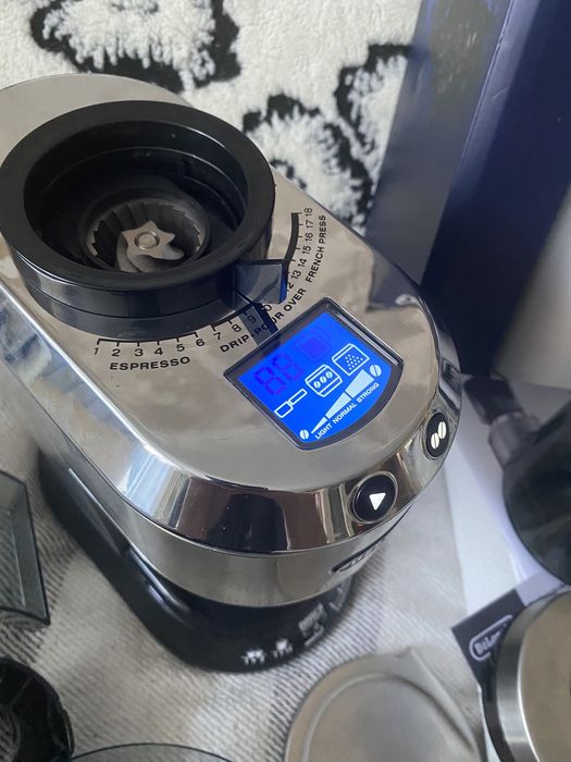 Delonghi кофемолка KG 521.M