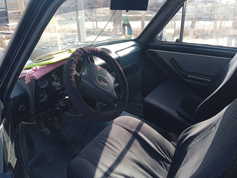 Нива 2121 сотилади