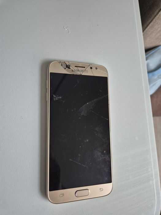 3 Telefoane Samsung (toate au nevoie de înlocuire display)