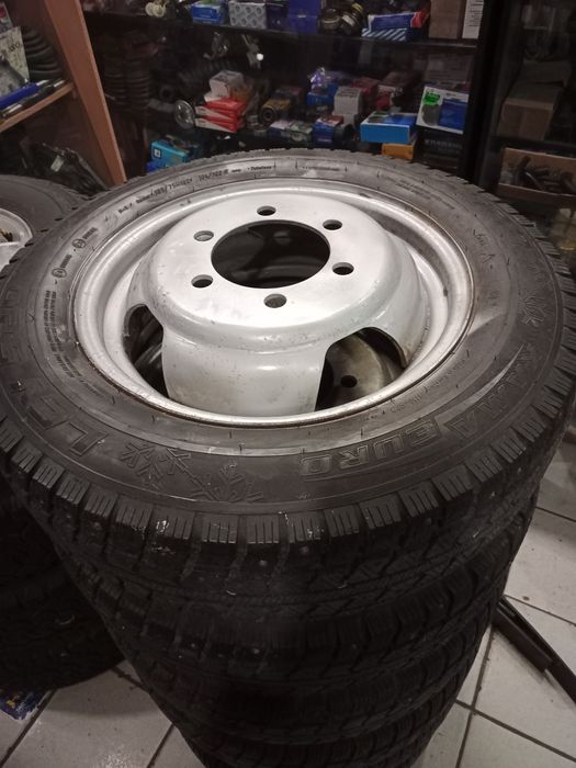 Продам резину на Газель.