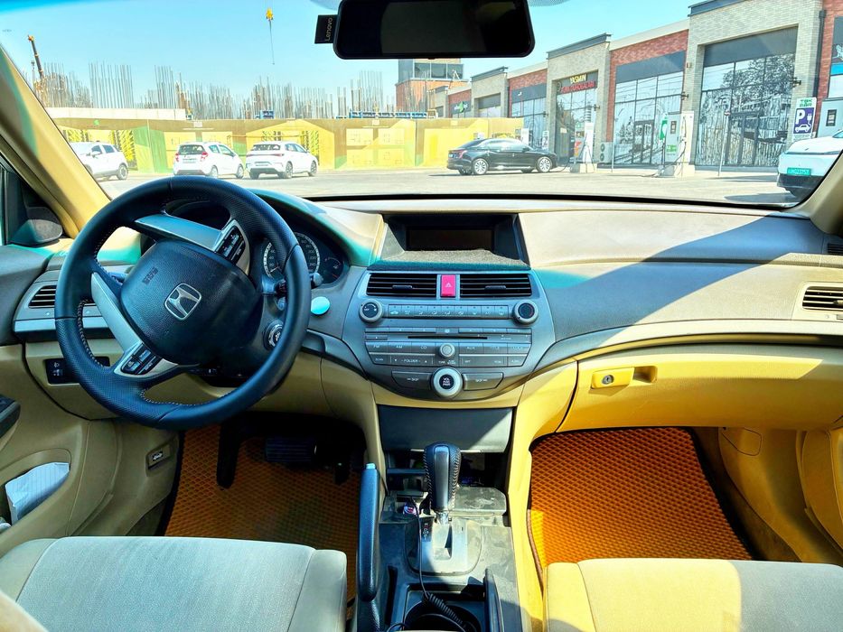 Honda Accord сотилади