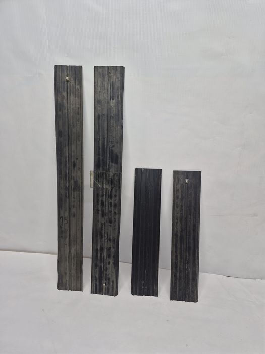 Накладки на пороги BMW E34