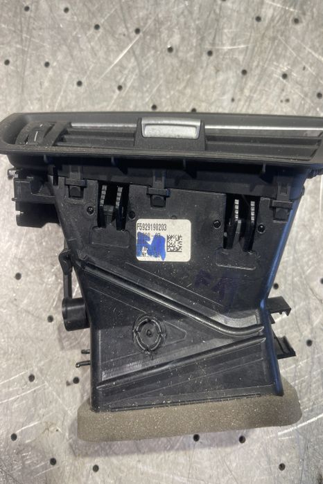 Grila ventilatie bord dreapta F5929190203 BMW Seria 5 F10