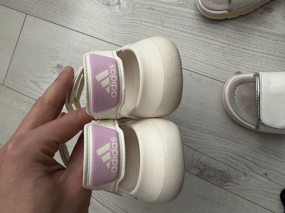 Оригинални сандали Адидас номер 33 с подарък сандали Mat Star номер 33