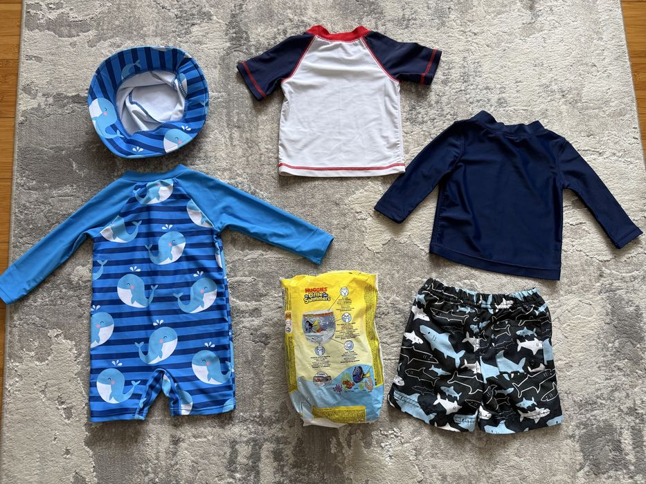 2 seturi pt baie  6-9 luni + cadou pampersi de apa