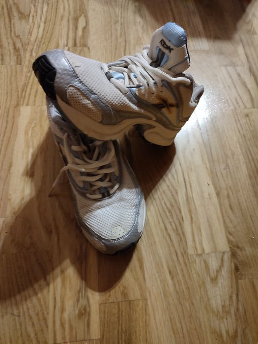 Vând adidași dama Reebok