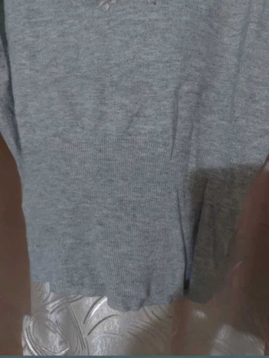 Bluza tricot subtire brodata manual cu mărgele