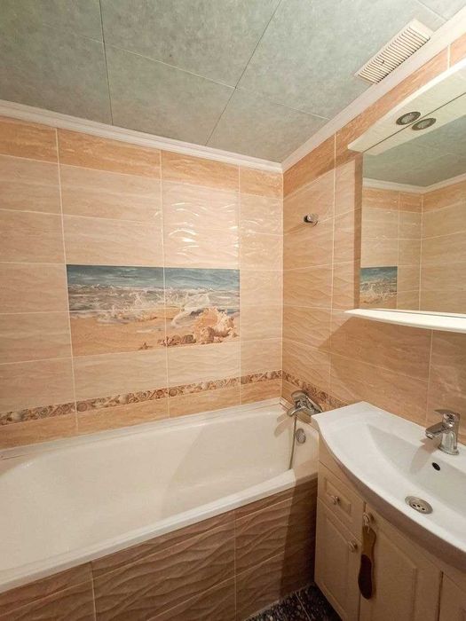 Продам 4комн кв 11мкр улучшенная