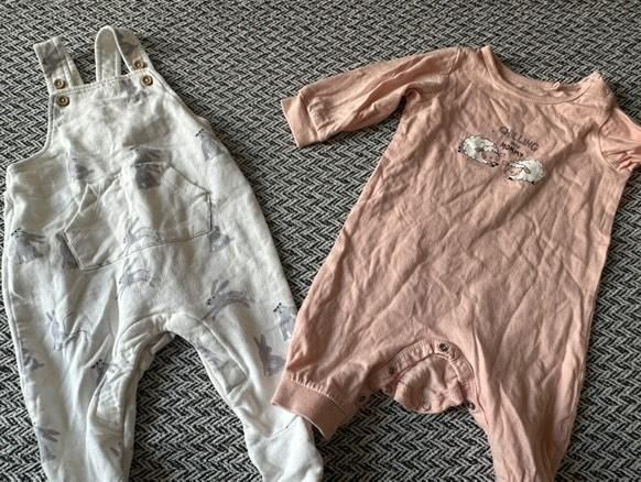 Продавам Бебешки дрехи на момиченце 0-6м.