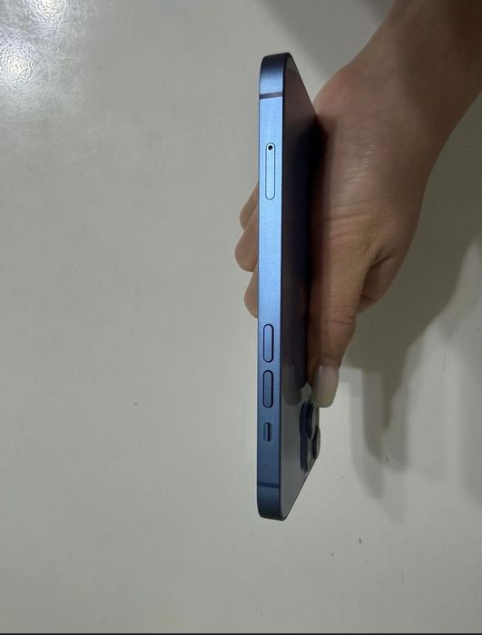 Продам айфон 13в