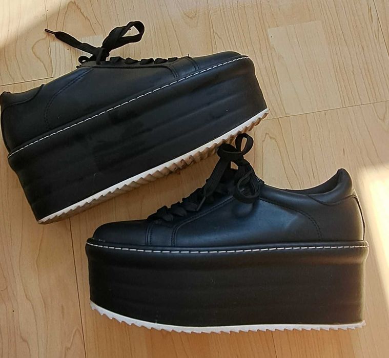 Кецове с дебела подметка . Изкуствена кожа.