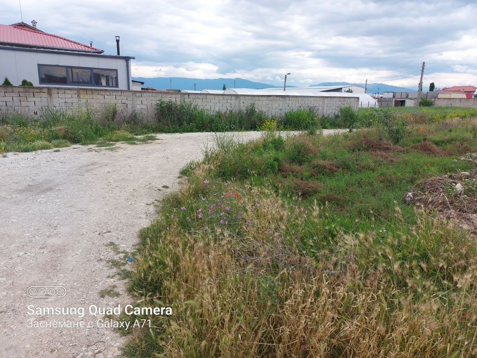 Продавам парцел УПИ от 587кв.м в индустриална зона. Може и Бартер!