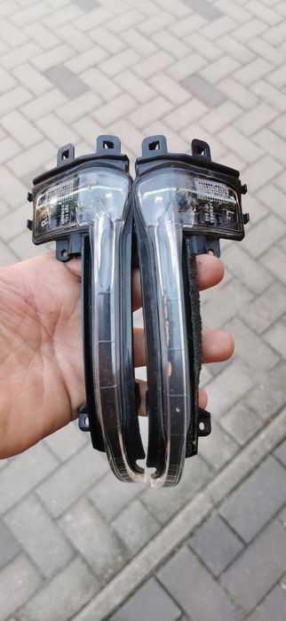 Vând diverse piese Audi A4 b8. 5 ,capace oglinzi, semnalizări oglinzi, embleme fata-spate